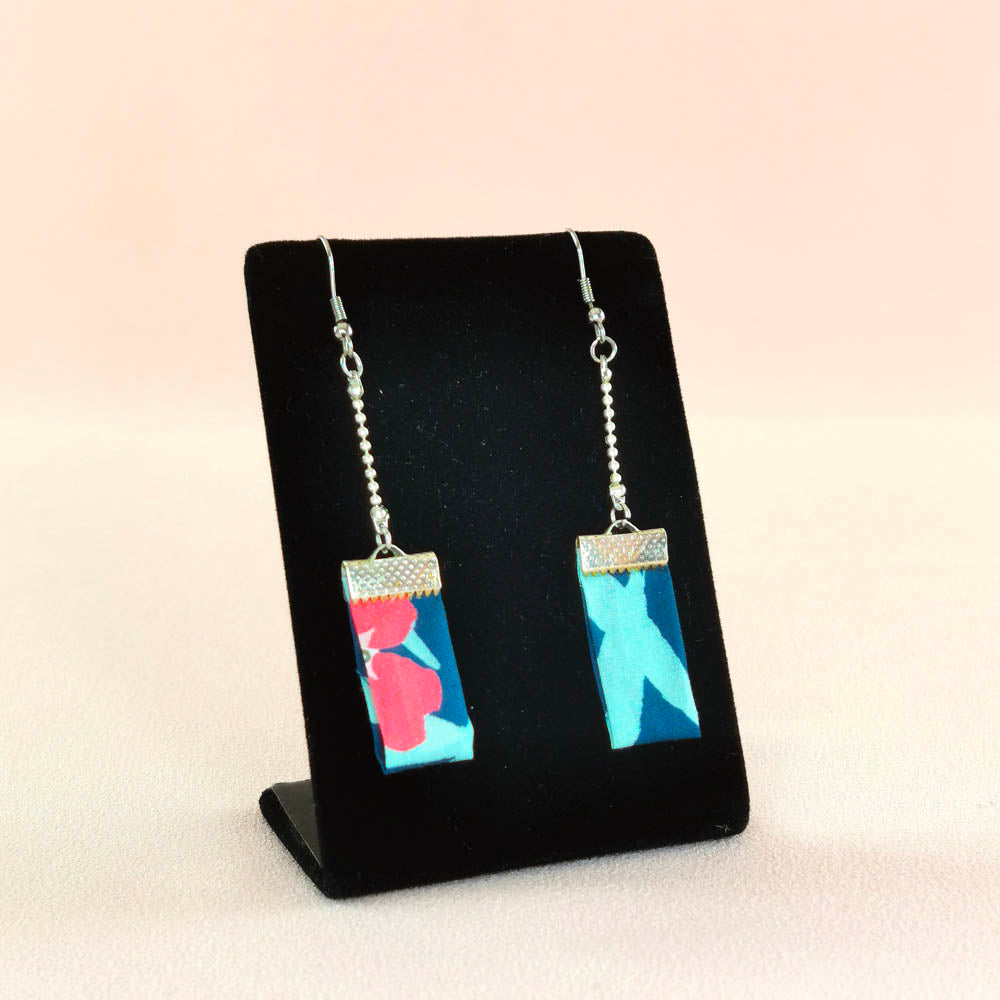Boucles d’oreilles pendantes rectangles en tissu