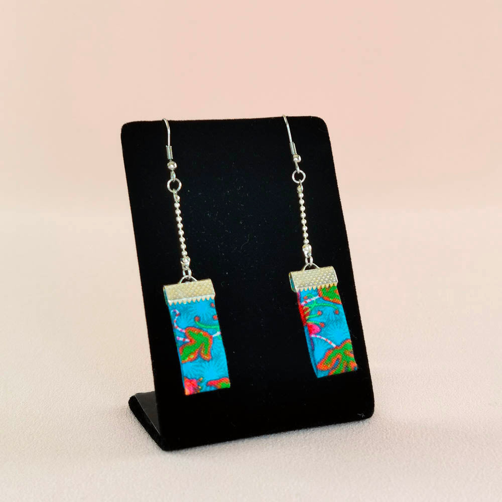 Boucles d’oreilles pendantes rectangles en tissu